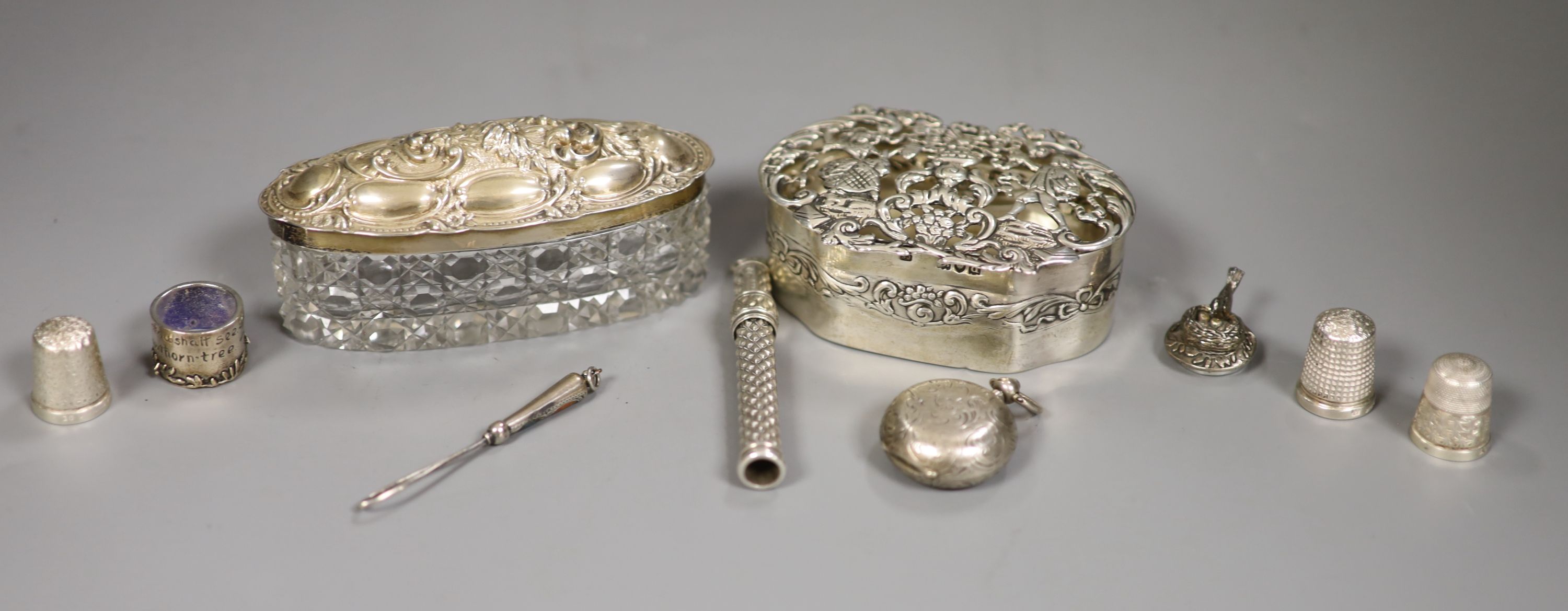 An Edwardian silver sovereign case (a.f.), a telescopic pencil, three thimbles, a late Victorian pierced silver box etc.